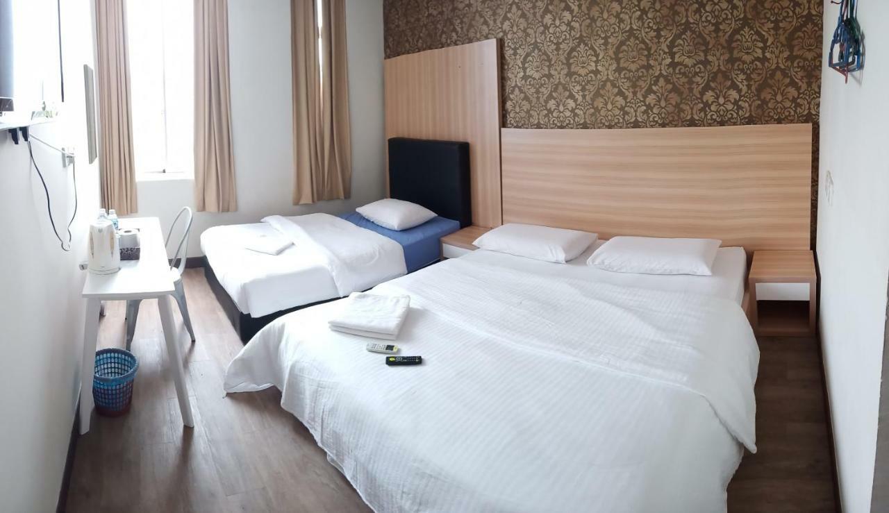 Hotel Truly Asia Kota Kinabalu Room photo