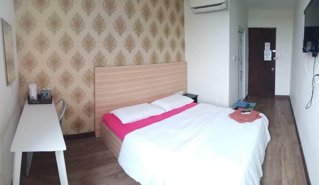 Hotel Truly Asia Kota Kinabalu Room photo